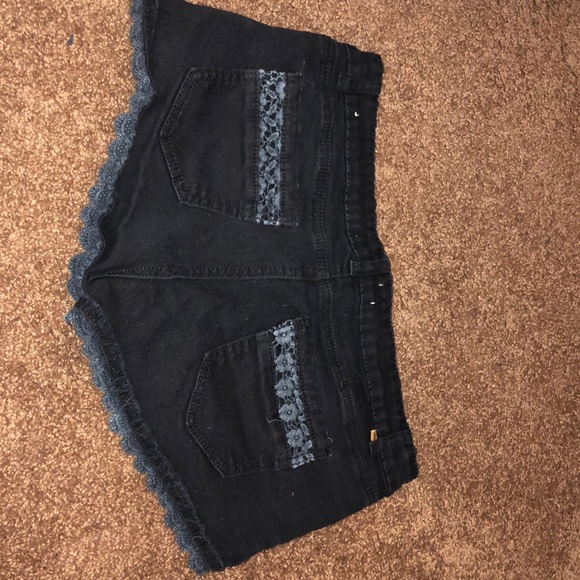 Black jean shorts - Picture 2 of 2